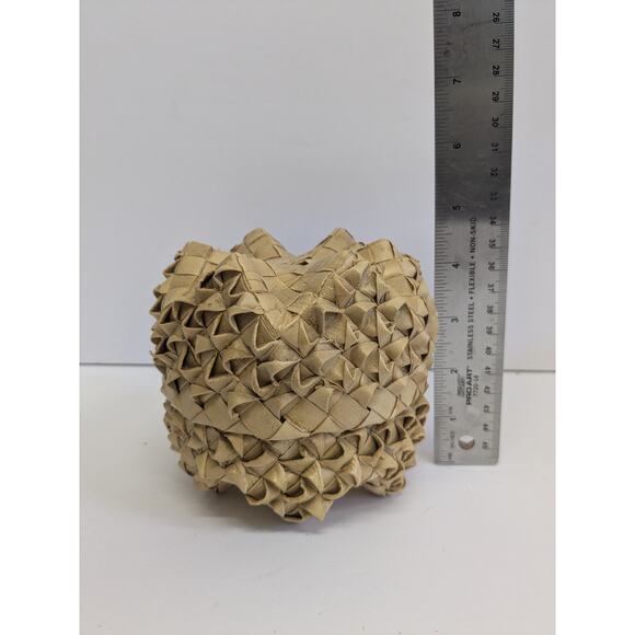 Handwoven Hawaiian Lauhala 6-Point Star Basket - Picture 2 of 8